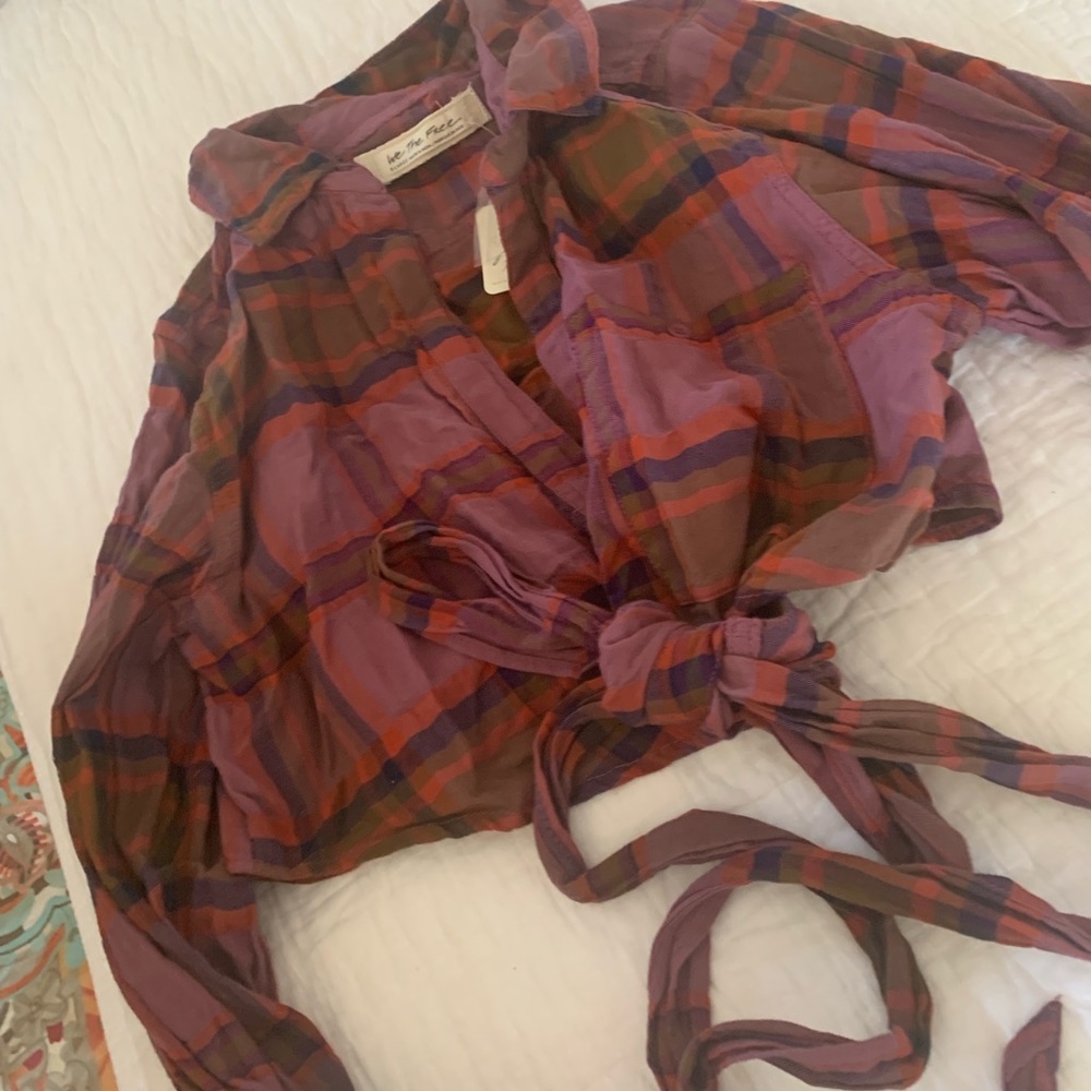 Cropped wrap shirt, super cute but too big. Never worn!
